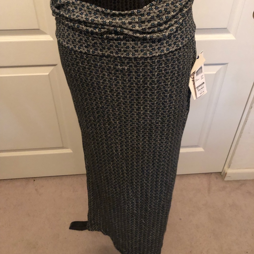 Women’s Roxy Maxi in a great floral pattern-Lrg